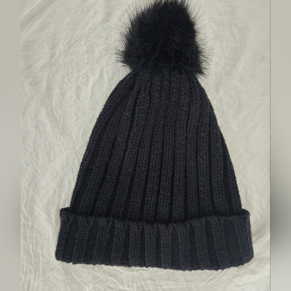 Old Navy Knitted Beanie Hat Black Unisex Men Women Winter Fall Snow Outdoors - Picture 1 of 4